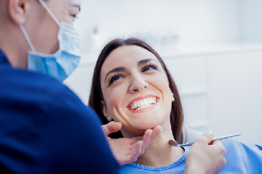 Стоматолог Ганиев рассказал, что такое тетрациклиновый зуб и как его лечить