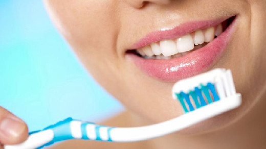 К каким последствиям приводит неправильная чистка зубов